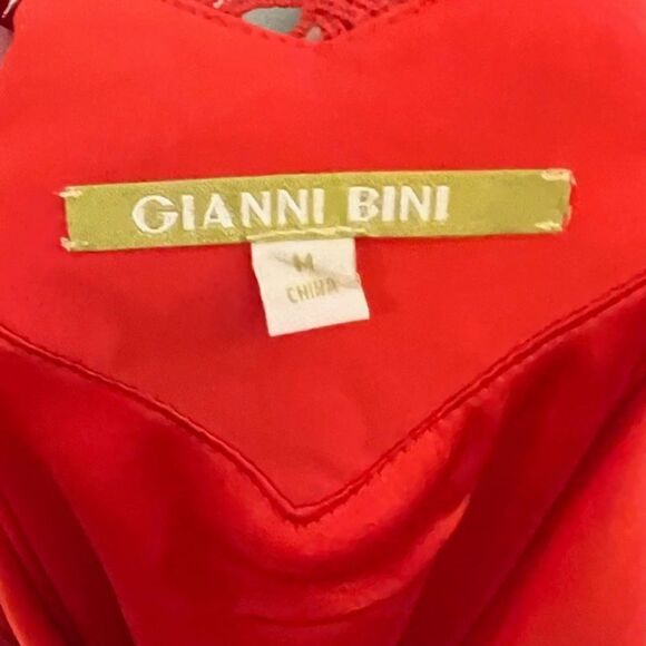 Gianni Bini Orange Cold Shoulder Pleated Flowing Babydoll Dress Size Medium Holi - Picture 2 of 6